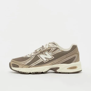 Foto van product 740 New Balance goud