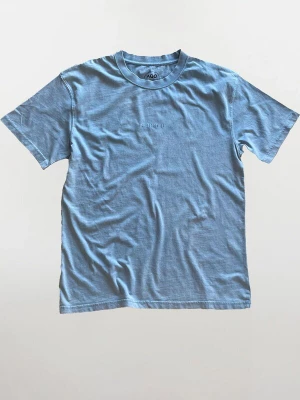 Foto van product A Question Of (AQO) Shirt 'Ozzy Tee Acid' lichtblauw