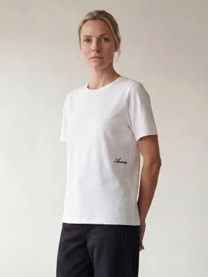 Foto van product ARMIE Shirt 'The Carina Logo T-shirt' wit