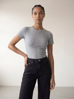 Foto van product ARMIE Shirt 'The Petra Slim-Fit T-shirt - LGM' lichtgrijs