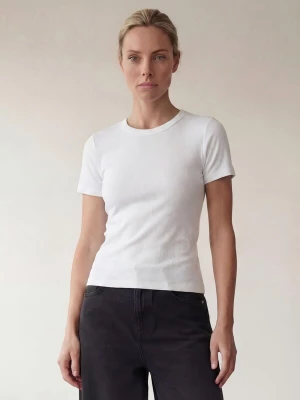 Foto van product ARMIE Shirt 'The Petra Slim-Fit T-shirt - White' wit