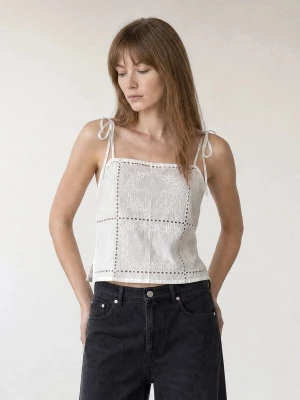 Foto van product ARMIE Top 'The Apple Cropped Square Neck Top' wit