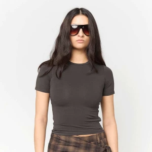 Foto van product Basic Baby Tee Uni Decibel bruin