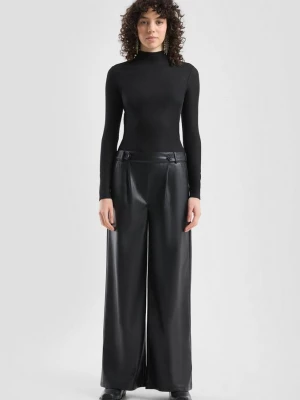 Foto van product Broek in imitatieleer / High Rise / Wide Leg / Coating QS zwart