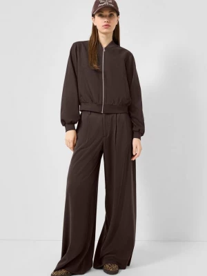 Foto van product Broek met plooien | QS x Vanessa Mai bruin