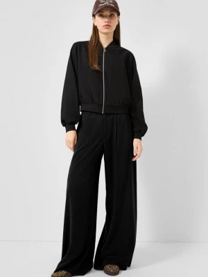 Foto van product Broek met plooien | QS x Vanessa Mai zwart