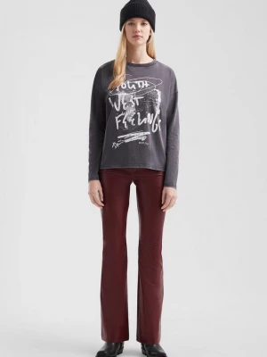 Foto van product Broek met wijduitlopende pijpen in lederlook QS rood