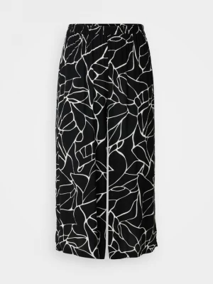 Foto van product Broek ONLY Carmakoma zwart