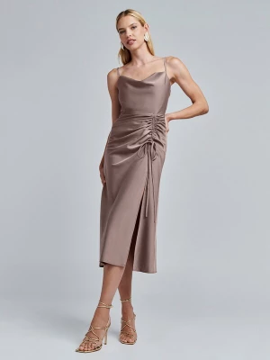Foto van product BWLDR Cocktailjurk 'Tayah' taupe