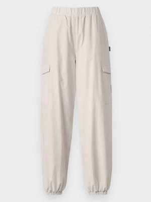 Foto van product Cargobroek EA7 Emporio Armani crème
