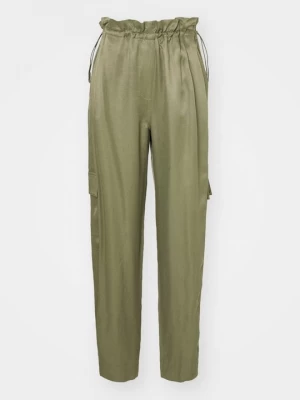 Foto van product Cargobroek Lacoste kaki