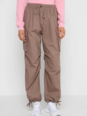 Foto van product Cargobroek Nike bruin
