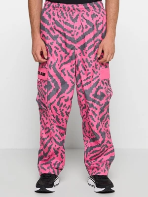 Foto van product Cargobroek Nike donkerroze