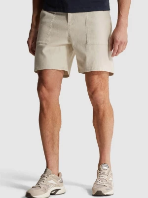 Foto van product CAST IRON Broek 'Relaxed fit shorts with patch pockets' grijs