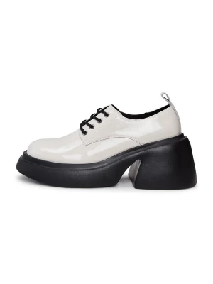 Foto van product CESARE GASPARI Sportieve veterschoen wit
