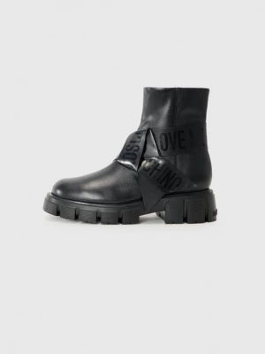 Foto van product Enkellaarsjes met plateauzool LOVE MOSCHINO zwart