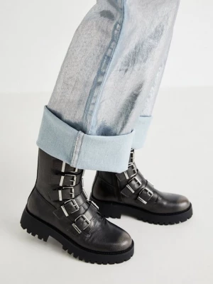 Foto van product Enkellaarsjes met plateauzool Steve Madden donkergrijs