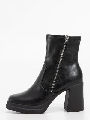 Foto van product Enkellaarsjes met plateauzool Steve Madden zwart