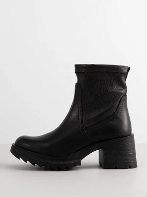 Foto van product Enkellaarsjes met plateauzool Steve Madden zwart