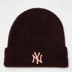Foto van product Female Wide Cuff Beanie New York Yankees New Era bruin