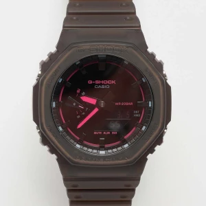 Foto van product GA-2100K-5AER G-Shock bruin