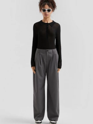 Foto van product Gemêleerde broek met wijde pijpen en plooi QS grijs