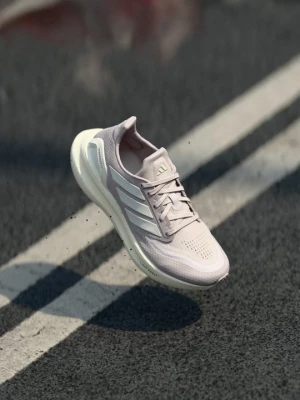 Foto van product Hardloopschoenen voor op de weg Adidas lila