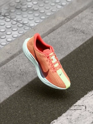 Foto van product Hardloopschoenen voor op de weg Nike lichtrood