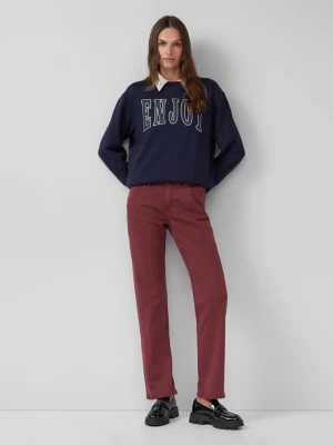Foto van product Jeans Karolin / Regular Fit / Halfhoog / Rechte Pijp s.Oliver rood