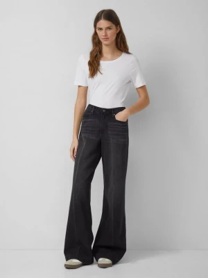 Foto van product Jeans Suri / Regular Fit / Halfhoog / Wijde pijpen s.Oliver zwart