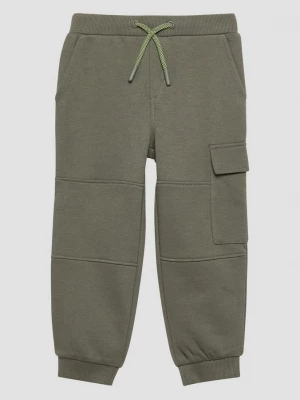Foto van product Joggingbroek met deelnaden en cargozak s.Oliver olijfgroen