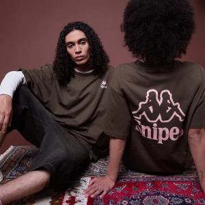 Foto van product KAPPA x SNIPES Oversized Tee bruin