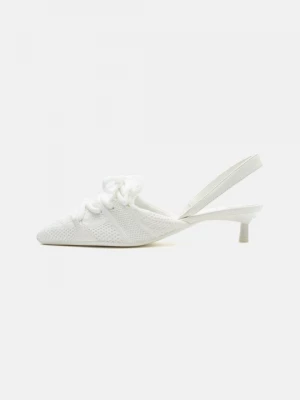 Foto van product Klassieke pumps Armani Exchange crème