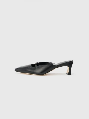 Foto van product Klassieke pumps By FAR zwart