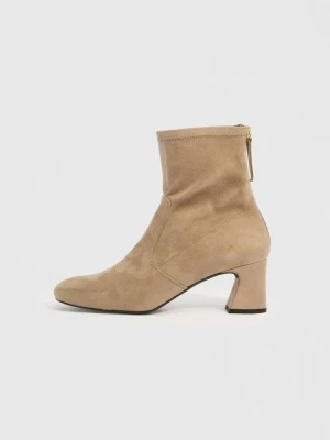 Foto van product Klassieke pumps Unisa taupe