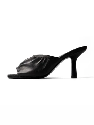 Foto van product L37 HANDMADE SHOES Huisschoenen 'SUNLIGHT BETWEEN OUR HANDS' zwart