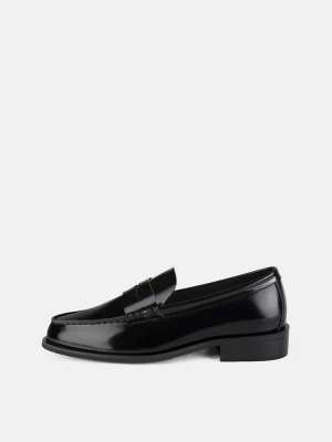 Foto van product L37 HANDMADE SHOES Instappers 'TO MAKE IT EASIER' zwart