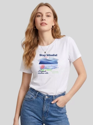 Foto van product LapaPlus Shirt 'Women Watercolor Mountain and Lake Floral Print T-shirt' wit