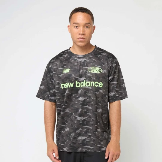 Foto van product All-Over-Print Polytee New Balance zwart