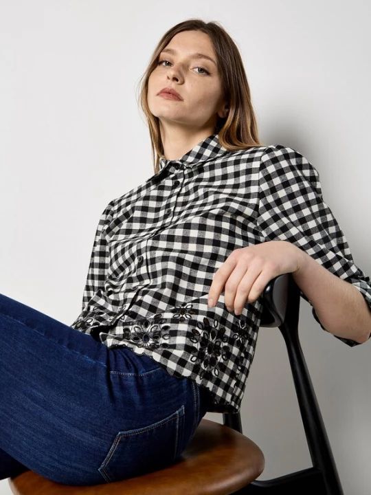 Foto van product Apricot Blouse ' ' zwart