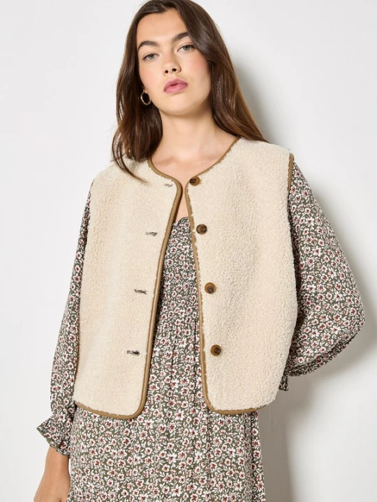 Foto van product Apricot Bodywarmer ' ' bruin