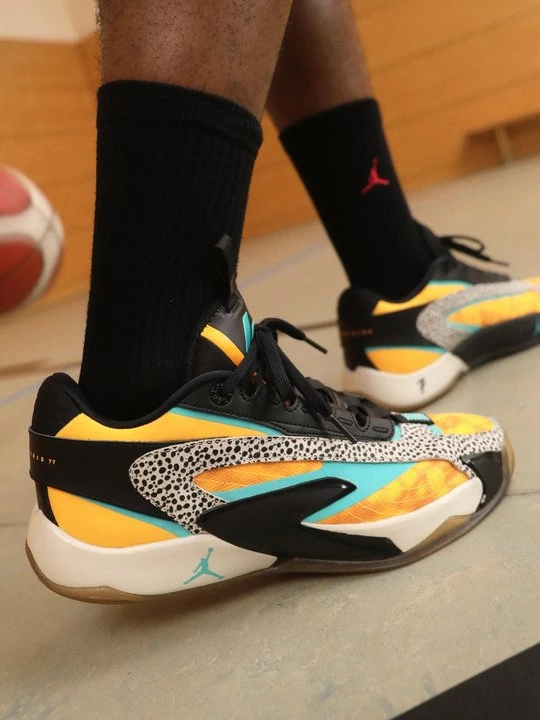 Foto van product Basketbalschoenen Jordan oranje