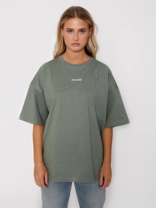 Foto van product BAYSIDE BOUND Oversized shirt 'THE BAYSIDE UNISEX OVERSIZE TEE' riet