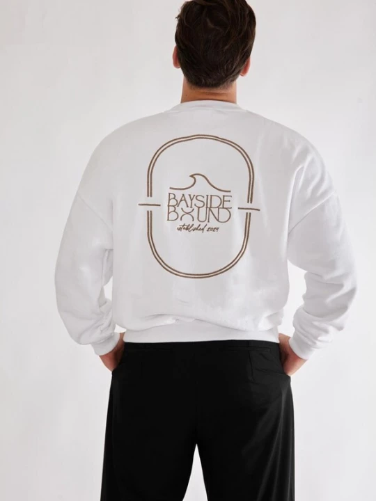 Foto van product BAYSIDE BOUND Oversized trui 'THE BAYSIDE UNISEX OVERSIZE SWEATER' wit