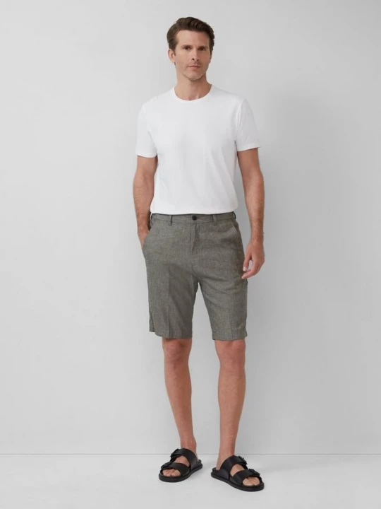 Foto van product Bermuda met los model van een linnenmix s.Oliver groen