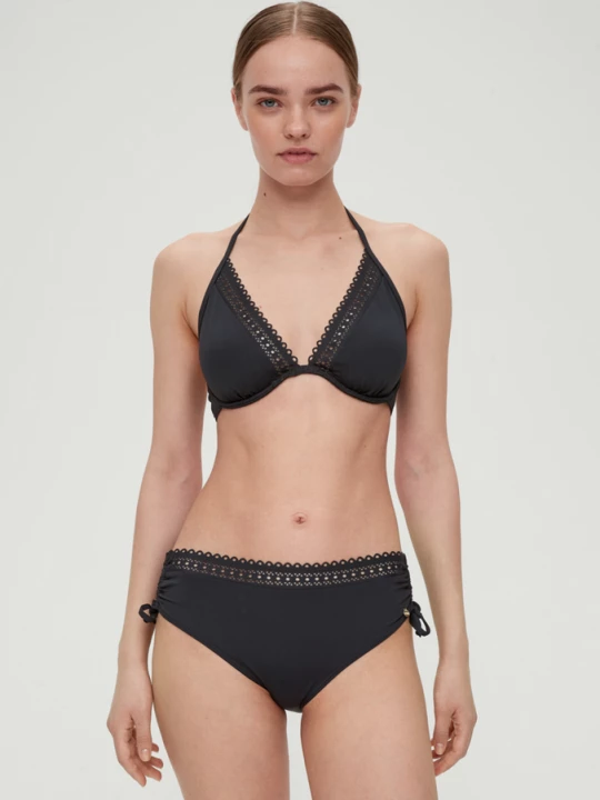 Foto van product Bikinitop in haltermodel, met broderie s.Oliver zwart