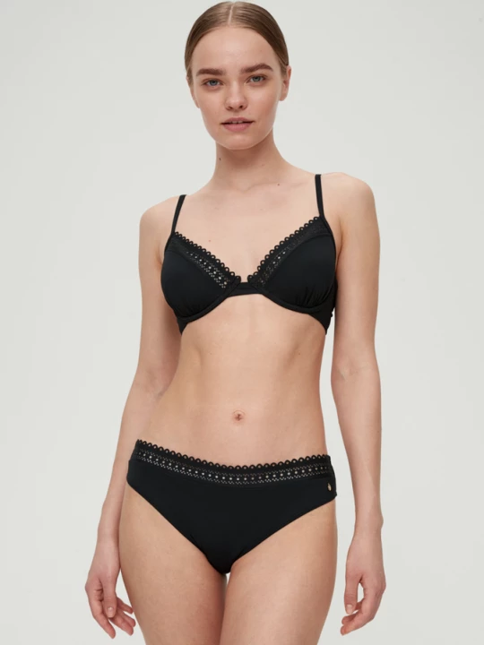 Foto van product Bikinitop met beugels en broderie s.Oliver zwart