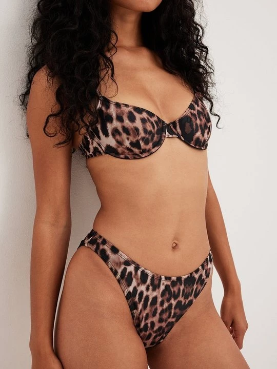 Foto van product Bikinitop NA-KD donkerbruin