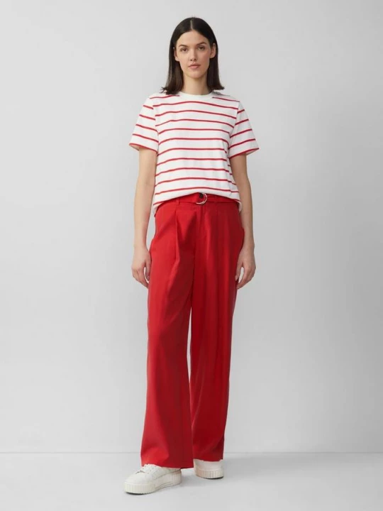 Foto van product Broek met wijde pijpen van een viscosemix met een stoffen riem s.Oliver rood