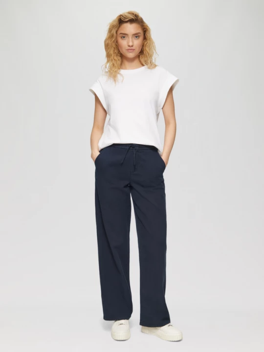 Foto van product Broek van keperstof in een relaxte pasvorm met elastische tailleband en bandjes s.Oliver blauw